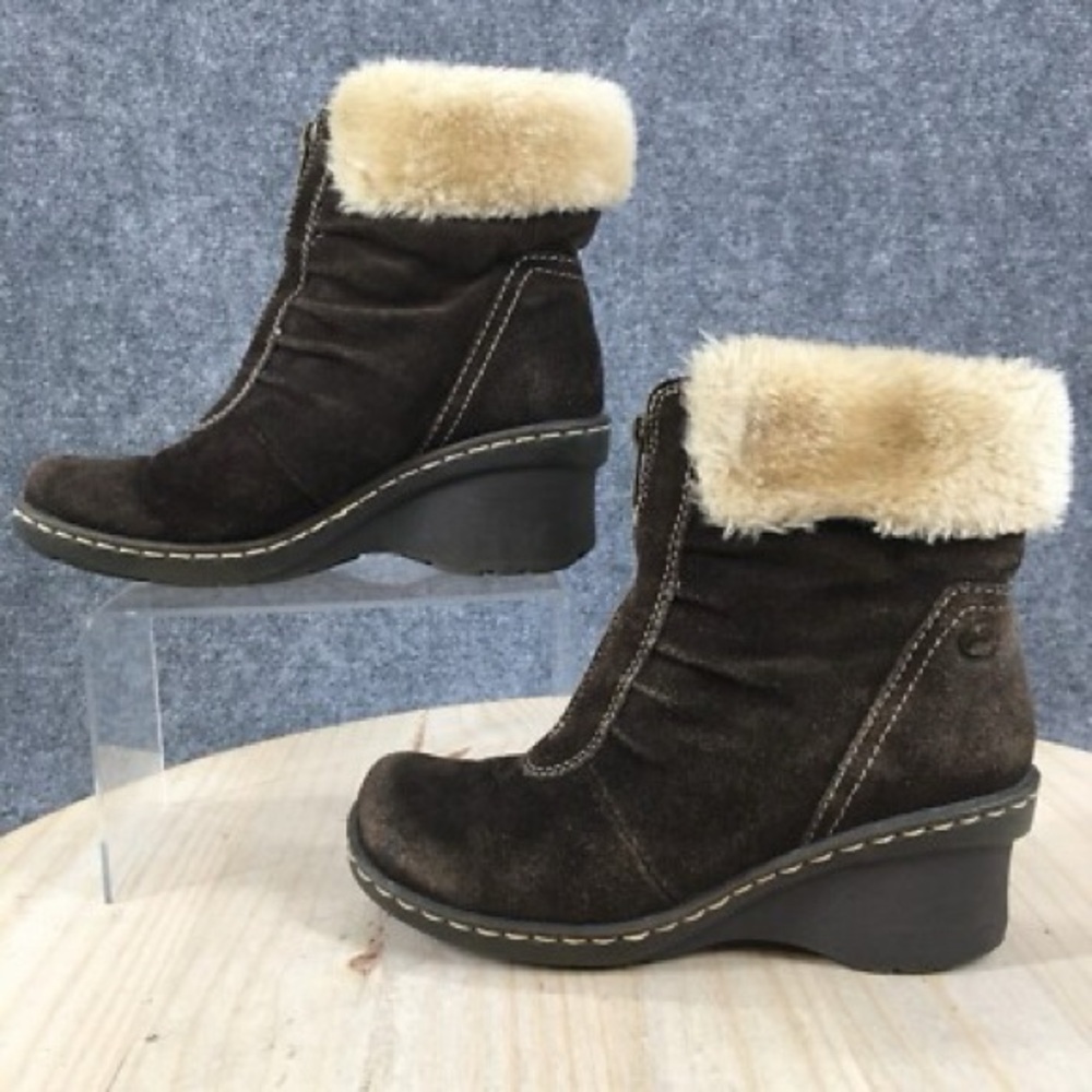 Bare Traps brown suede ankle boots with a faux fur trim and zipper closure.